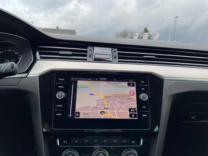 Abbildung Fahrzeugdetailansicht Volkswagen Passat Variant - Nr. 23