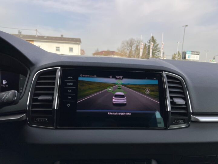 Abbildung Fahrzeugdetailansicht Skoda Karoq - Nr. 23