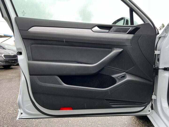 Abbildung Fahrzeugdetailansicht Volkswagen Passat Variant - Nr. 30