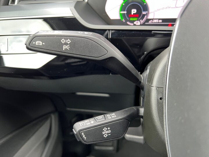 Abbildung Fahrzeugdetailansicht Audi e-tron - Nr. 41