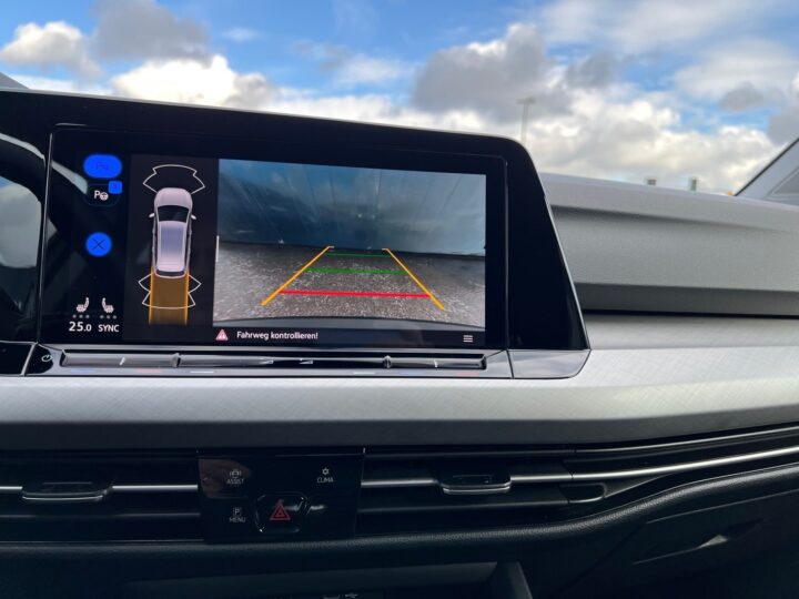 Abbildung Fahrzeugdetailansicht Volkswagen Golf Variant - Nr. 26