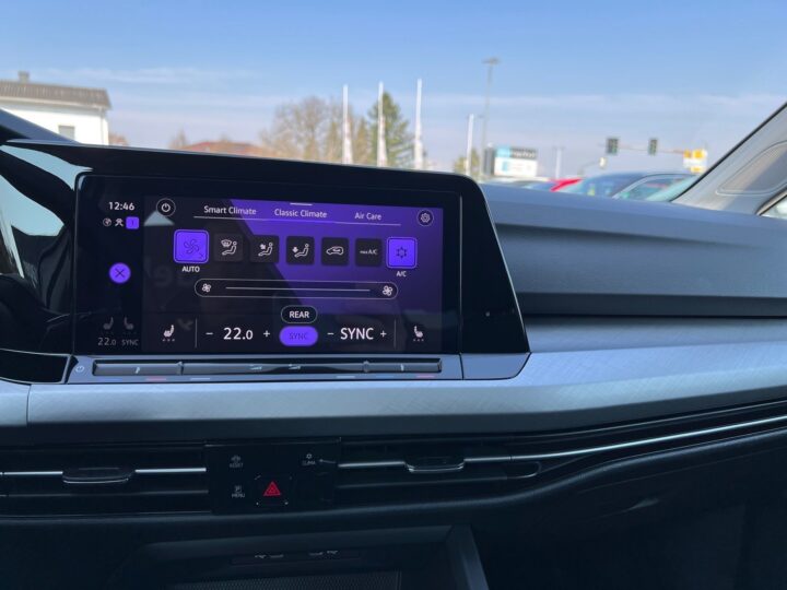 Abbildung Fahrzeugdetailansicht Volkswagen Golf Variant - Nr. 24