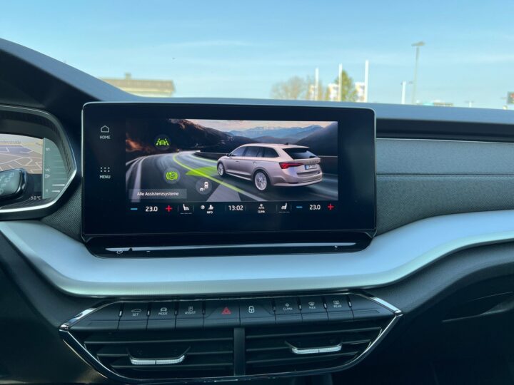 Abbildung Fahrzeugdetailansicht Skoda Octavia - Nr. 23