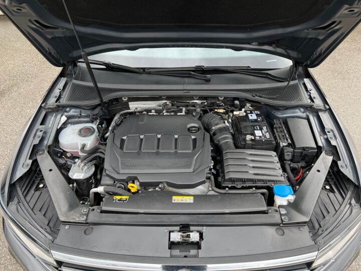 Abbildung Fahrzeugdetailansicht Volkswagen Passat Variant - Nr. 34