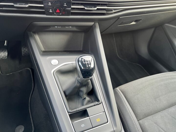 Abbildung Fahrzeugdetailansicht Volkswagen Golf Variant - Nr. 27