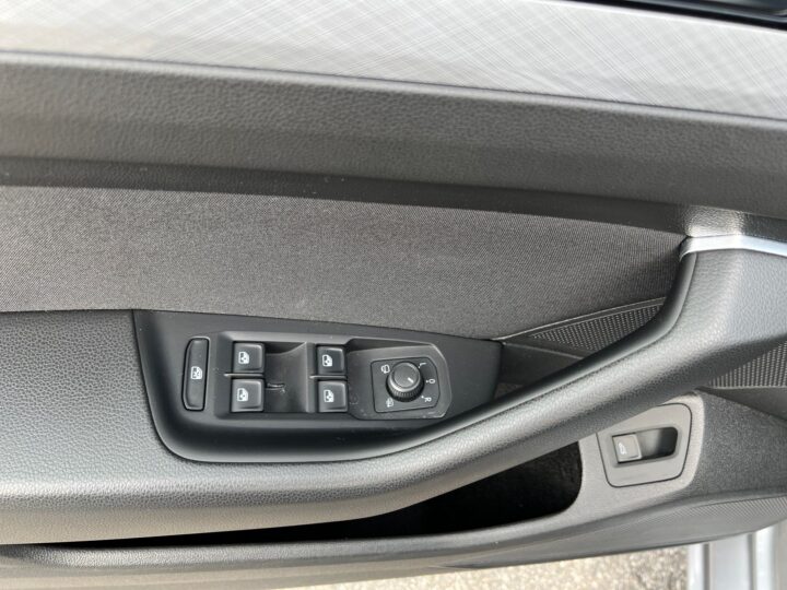 Abbildung Fahrzeugdetailansicht Volkswagen Passat Variant - Nr. 32