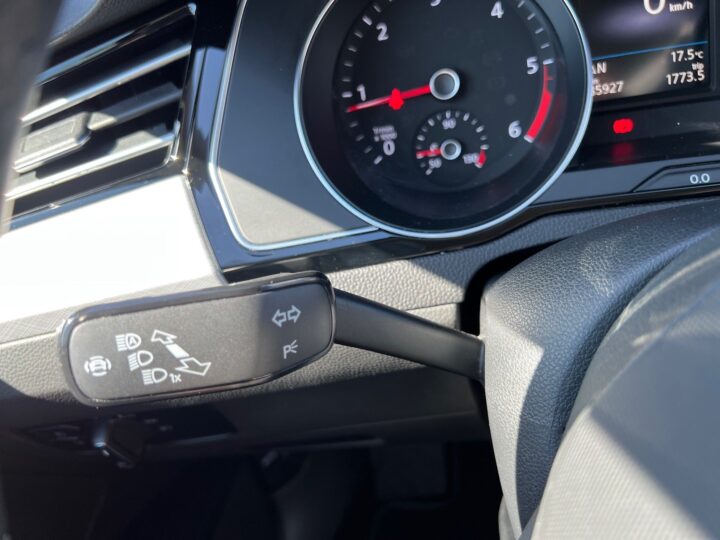 Abbildung Fahrzeugdetailansicht Volkswagen Passat Variant - Nr. 41