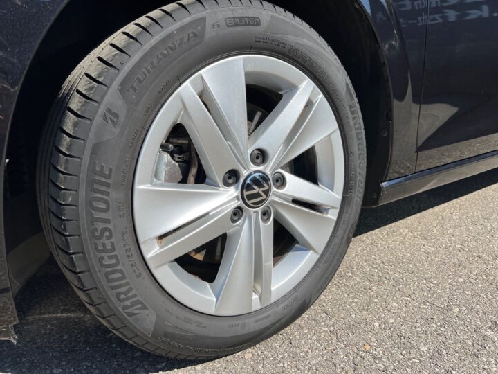 Abbildung Fahrzeugdetailansicht Volkswagen Golf Variant - Nr. 35