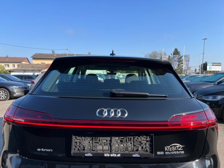 Abbildung Fahrzeugdetailansicht Audi e-tron - Nr. 39