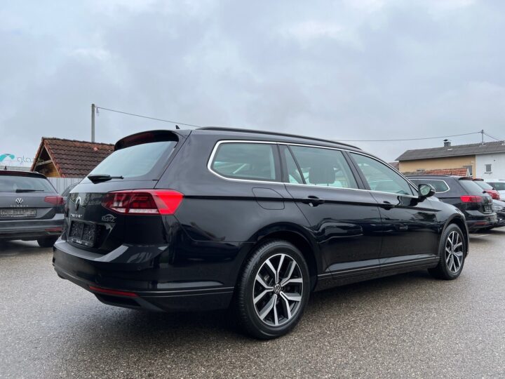 Abbildung Fahrzeugdetailansicht Volkswagen Passat Variant - Nr. 2