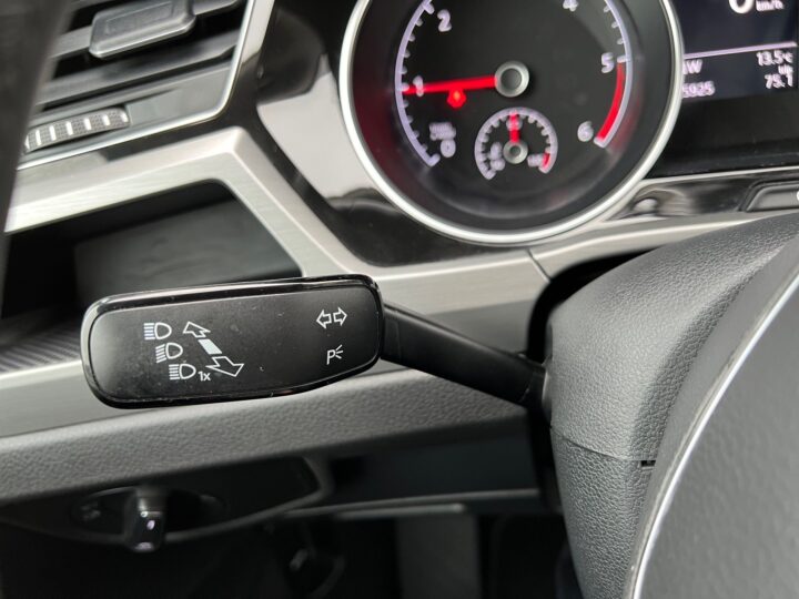 Abbildung Fahrzeugdetailansicht Volkswagen Touran - Nr. 41