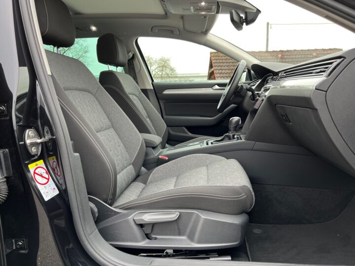 Abbildung Fahrzeugdetailansicht Volkswagen Passat Variant - Nr. 34