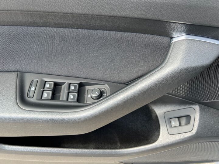 Abbildung Fahrzeugdetailansicht Volkswagen Passat Variant - Nr. 31