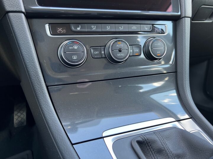 Abbildung Fahrzeugdetailansicht Volkswagen Golf Variant - Nr. 26