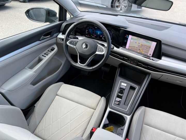 Abbildung Fahrzeugdetailansicht Volkswagen Golf Variant - Nr. 11