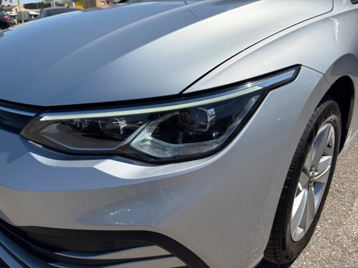 Abbildung Fahrzeugdetailansicht Volkswagen Golf Variant - Nr. 29