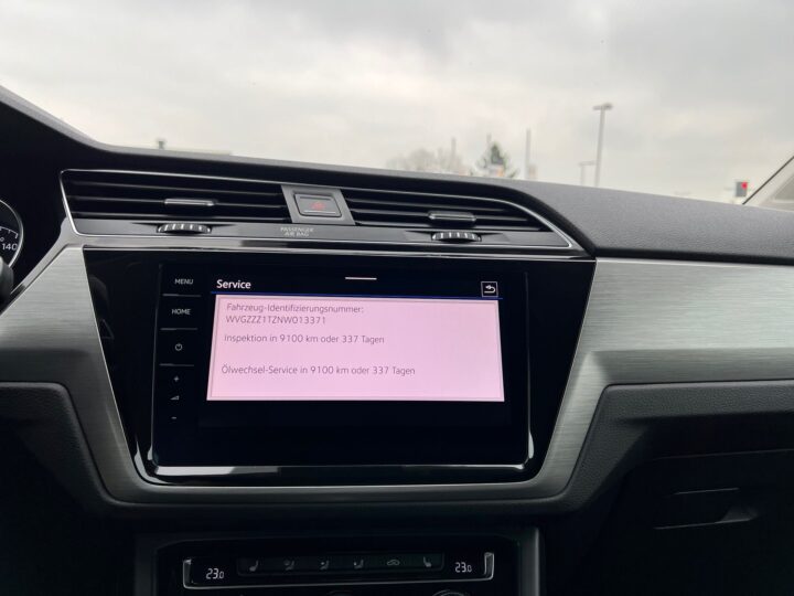 Abbildung Fahrzeugdetailansicht Volkswagen Touran - Nr. 24