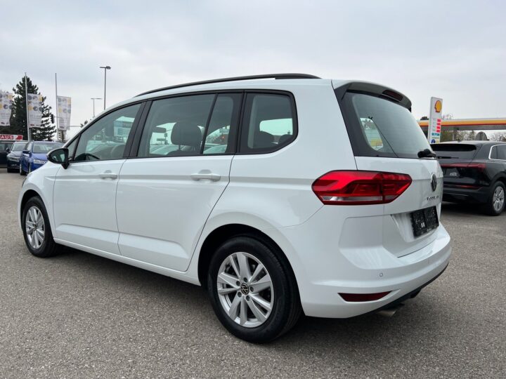 Abbildung Fahrzeugdetailansicht Volkswagen Touran - Nr. 4