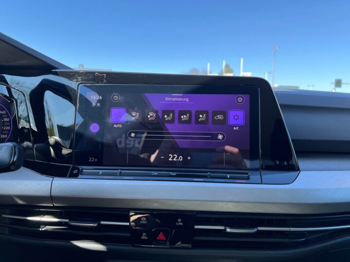 Abbildung Fahrzeugdetailansicht Volkswagen Golf Variant - Nr. 25