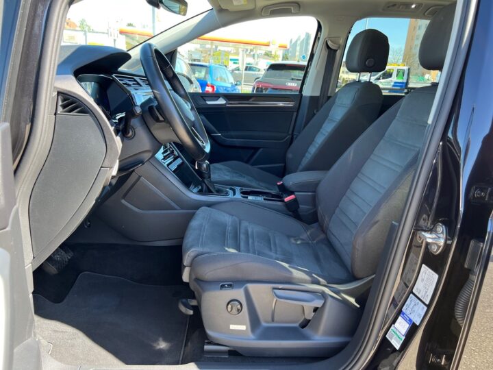 Abbildung Fahrzeugdetailansicht Volkswagen Touran - Nr. 12