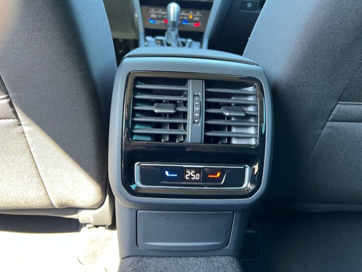 Abbildung Fahrzeugdetailansicht Volkswagen Passat Variant - Nr. 33