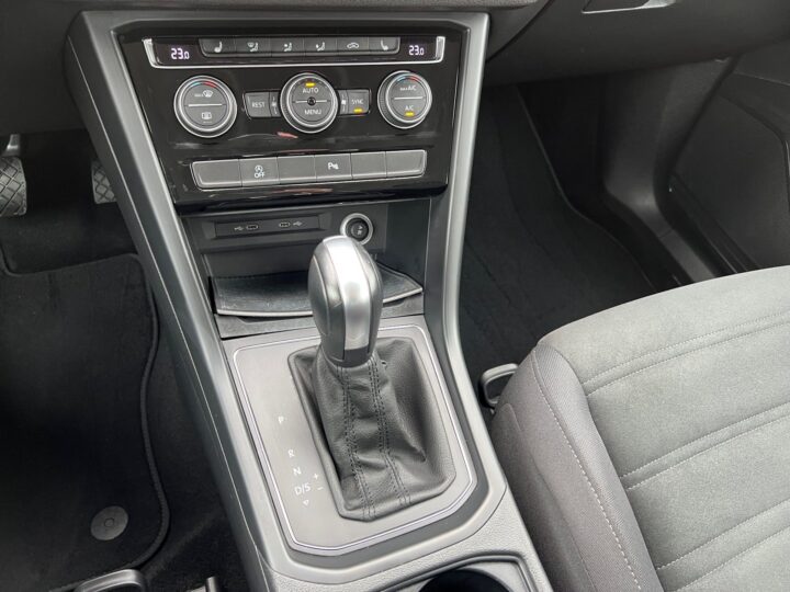 Abbildung Fahrzeugdetailansicht Volkswagen Touran - Nr. 27