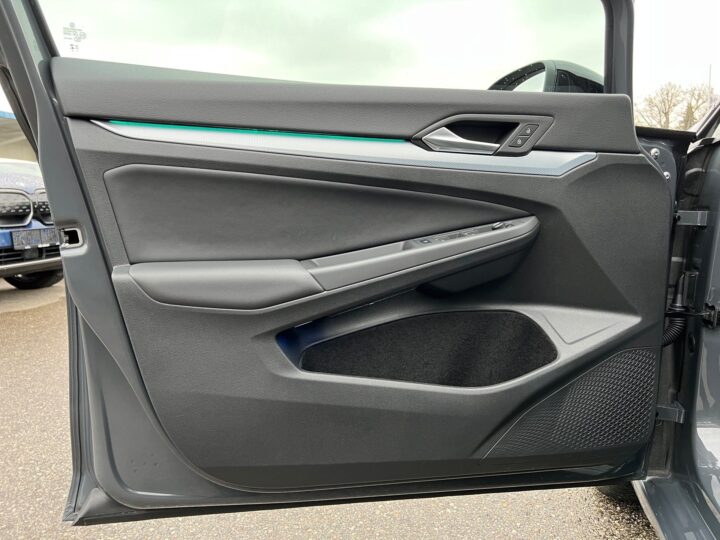 Abbildung Fahrzeugdetailansicht Volkswagen Golf - Nr. 30