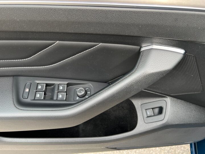 Abbildung Fahrzeugdetailansicht Volkswagen Passat Variant - Nr. 32