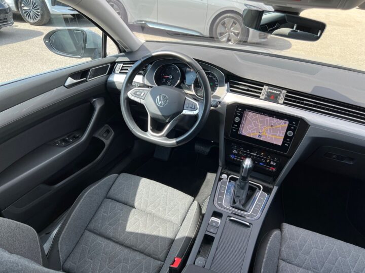 Abbildung Fahrzeugdetailansicht Volkswagen Passat Variant - Nr. 11