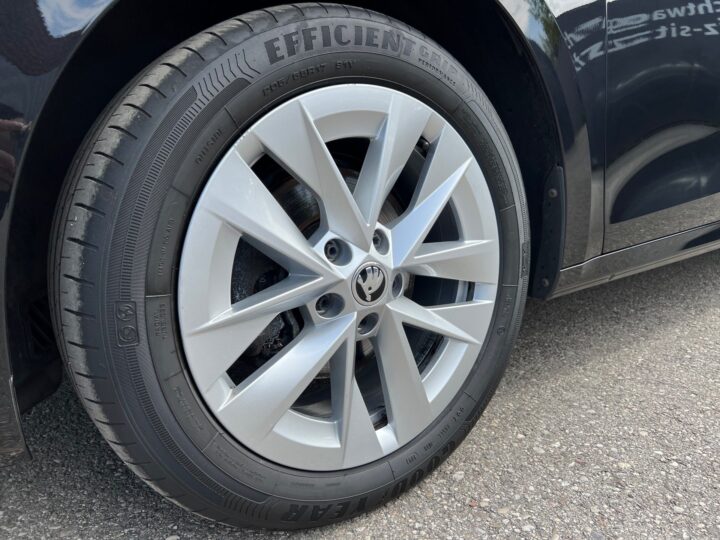 Abbildung Fahrzeugdetailansicht Skoda Octavia - Nr. 36