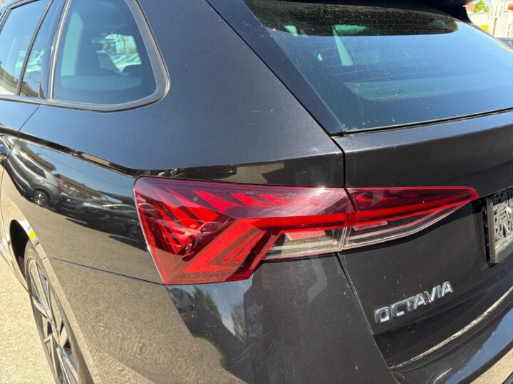 Abbildung Fahrzeugdetailansicht Skoda Octavia - Nr. 35