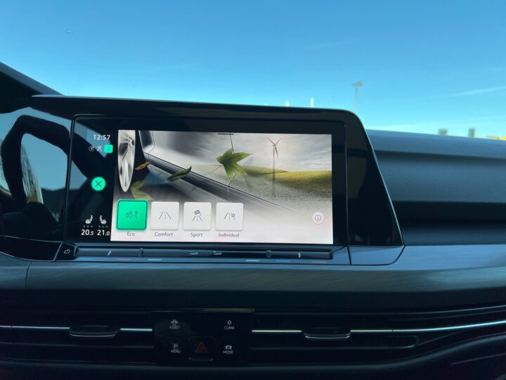 Abbildung Fahrzeugdetailansicht Volkswagen Golf Variant - Nr. 26