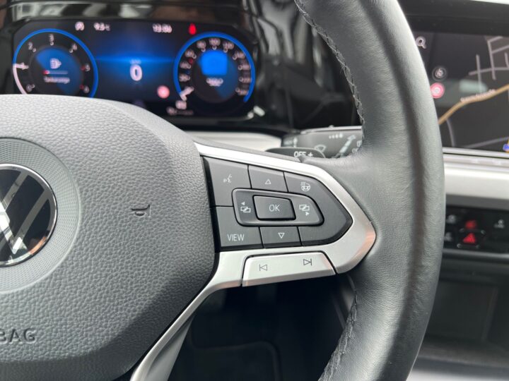 Abbildung Fahrzeugdetailansicht Volkswagen Golf Variant - Nr. 36