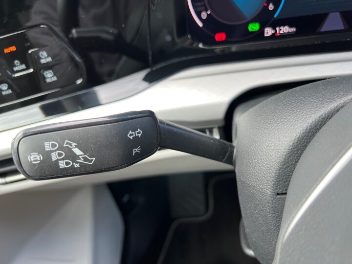 Abbildung Fahrzeugdetailansicht Volkswagen Golf Variant - Nr. 43