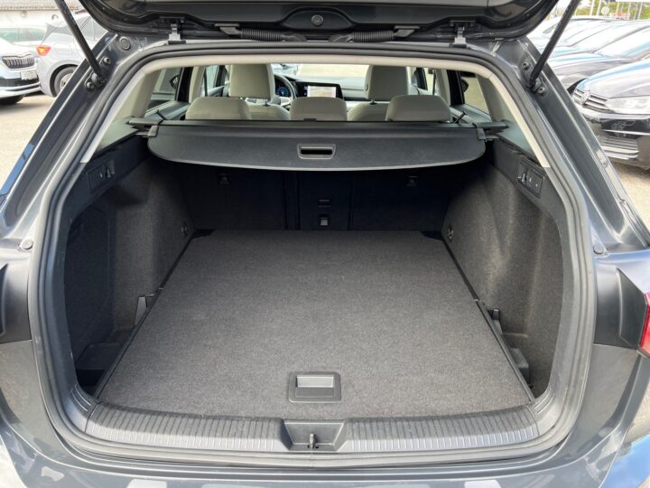 Abbildung Fahrzeugdetailansicht Volkswagen Golf Variant - Nr. 14