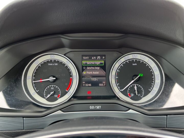 Abbildung Fahrzeugdetailansicht Skoda Superb - Nr. 17