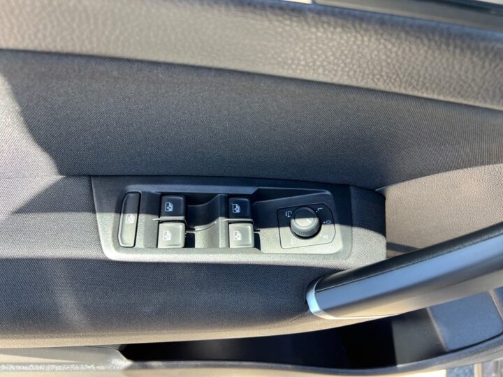 Abbildung Fahrzeugdetailansicht Volkswagen Touran - Nr. 32