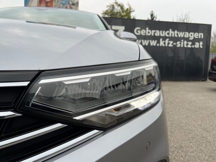 Abbildung Fahrzeugdetailansicht Volkswagen Passat Variant - Nr. 35