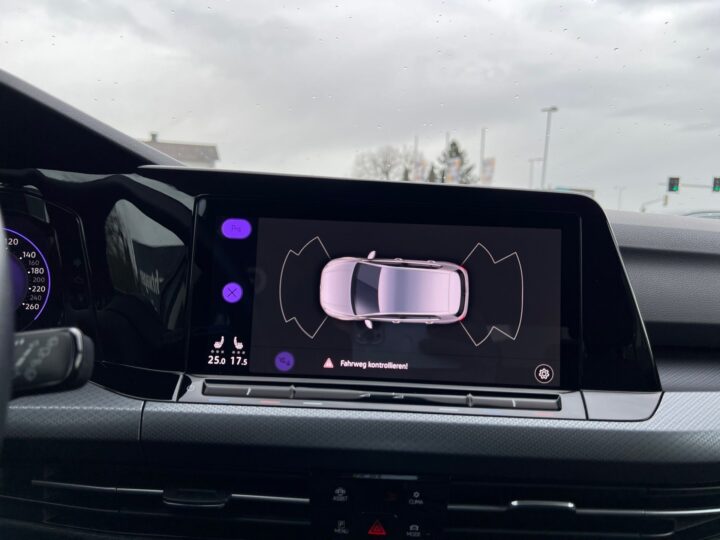 Abbildung Fahrzeugdetailansicht Volkswagen Golf - Nr. 27