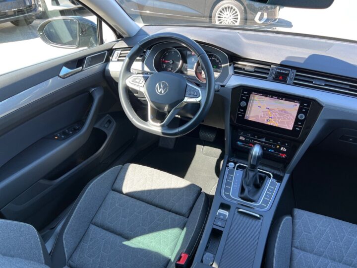 Abbildung Fahrzeugdetailansicht Volkswagen Passat Variant - Nr. 11