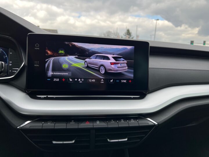 Abbildung Fahrzeugdetailansicht Skoda Octavia - Nr. 23