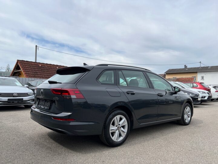 Abbildung Fahrzeugdetailansicht Volkswagen Golf Variant - Nr. 2