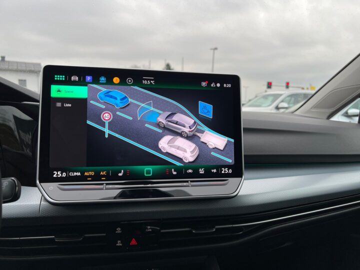 Abbildung Fahrzeugdetailansicht Volkswagen Golf - Nr. 23