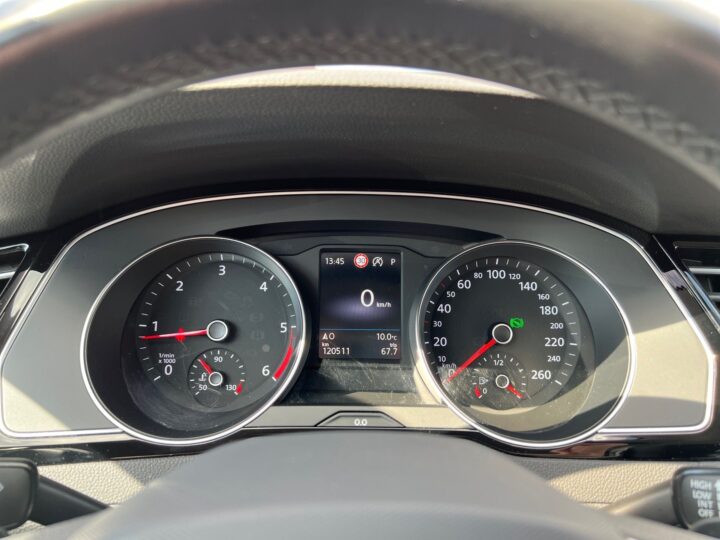 Abbildung Fahrzeugdetailansicht Volkswagen Passat Variant - Nr. 16