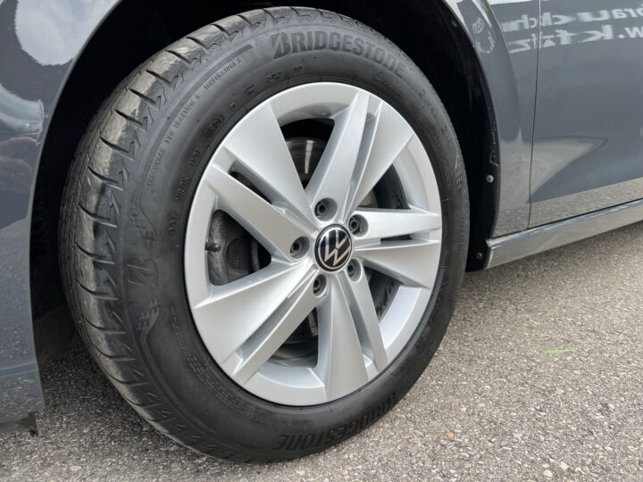 Abbildung Fahrzeugdetailansicht Volkswagen Golf Variant - Nr. 37