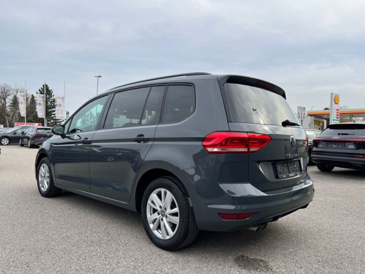 Abbildung Fahrzeugdetailansicht Volkswagen Touran - Nr. 4