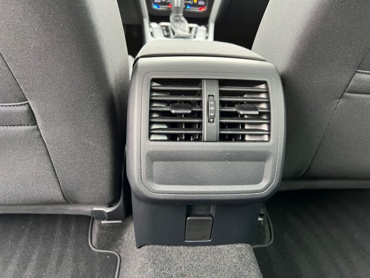 Abbildung Fahrzeugdetailansicht Volkswagen Passat Variant - Nr. 32