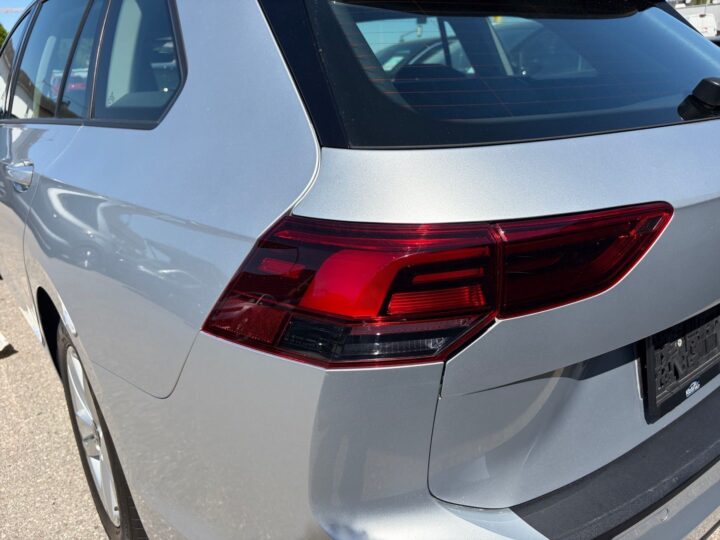 Abbildung Fahrzeugdetailansicht Volkswagen Golf Variant - Nr. 30