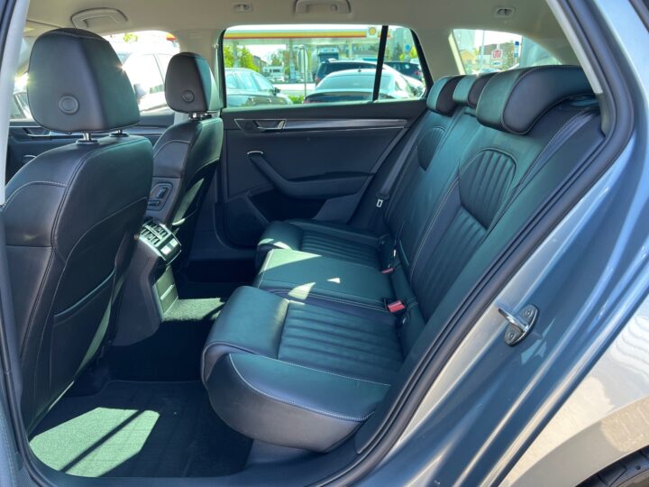 Abbildung Fahrzeugdetailansicht Skoda Superb - Nr. 13