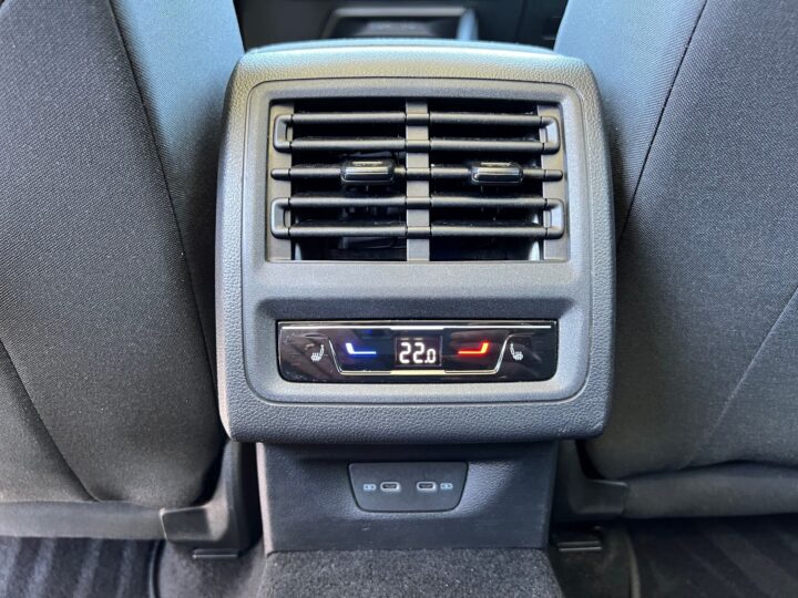 Abbildung Fahrzeugdetailansicht Volkswagen Golf Variant - Nr. 33